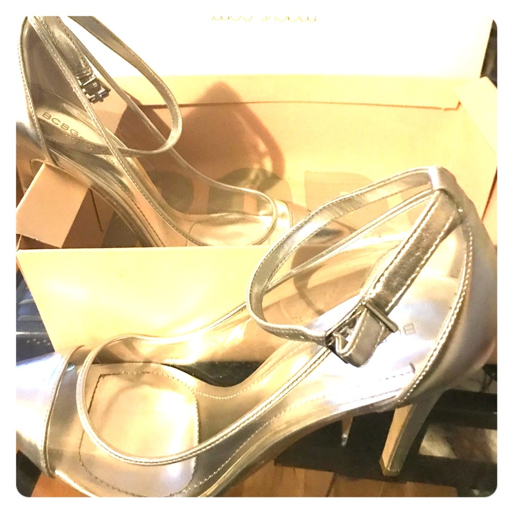 BCBG Cynthia soft metallic and transparent heels👽